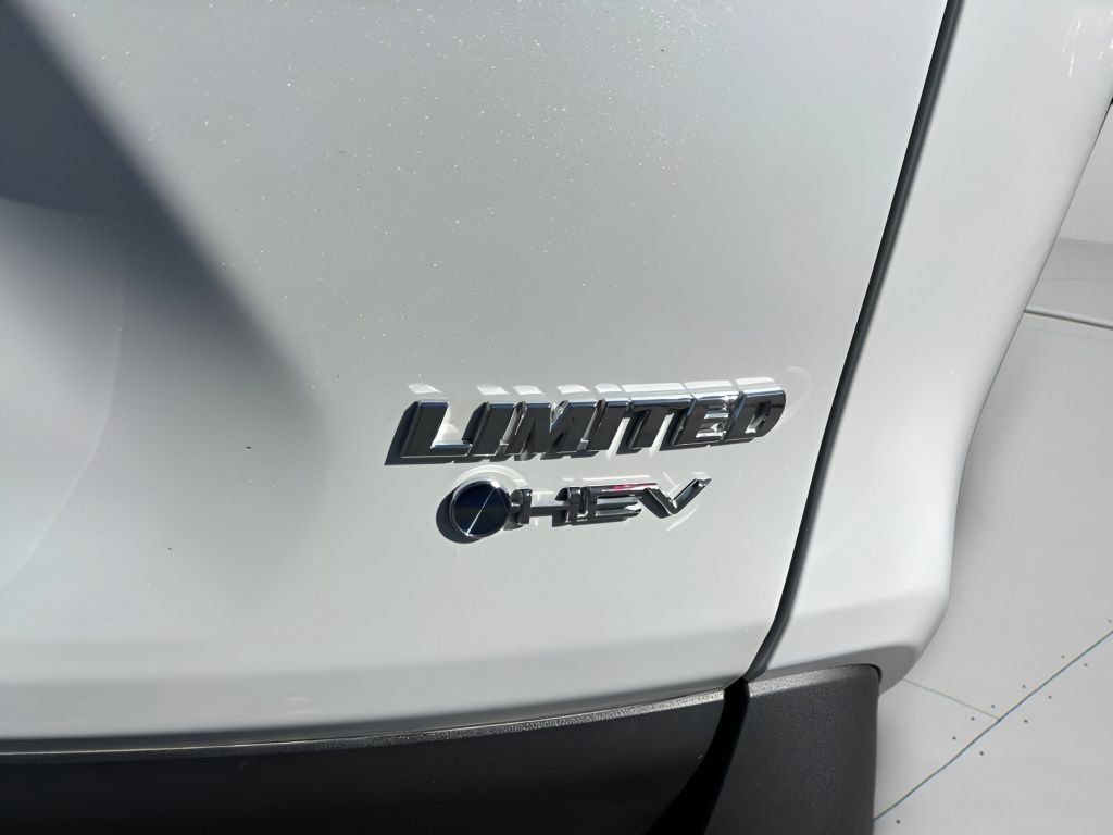 Used 2025 Wind Chill Pearl Toyota Limited image 8