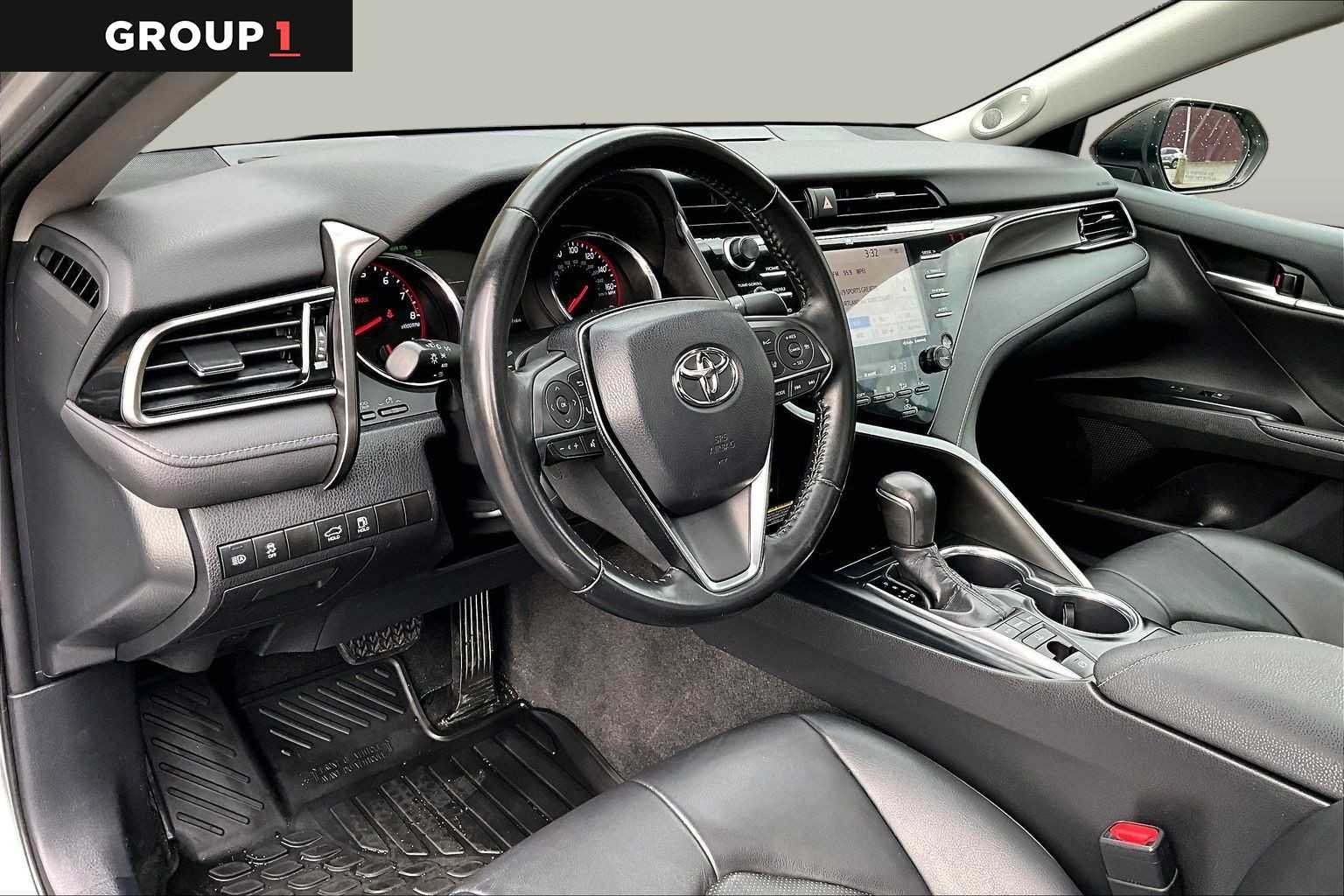 Used 2019 Celestial Silver/Midnight Black Metallic Toyota XSE V6 image 18