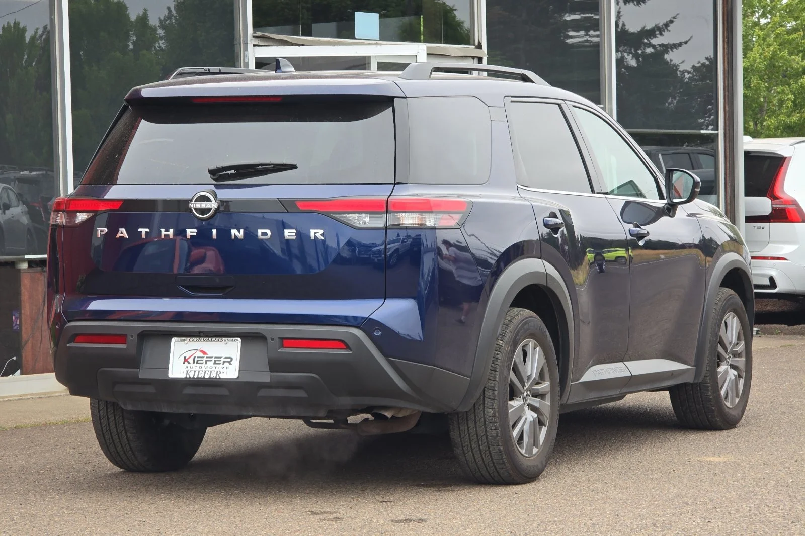 Used 2025 Deep Ocean Blue Pearl Nissan SV image 4