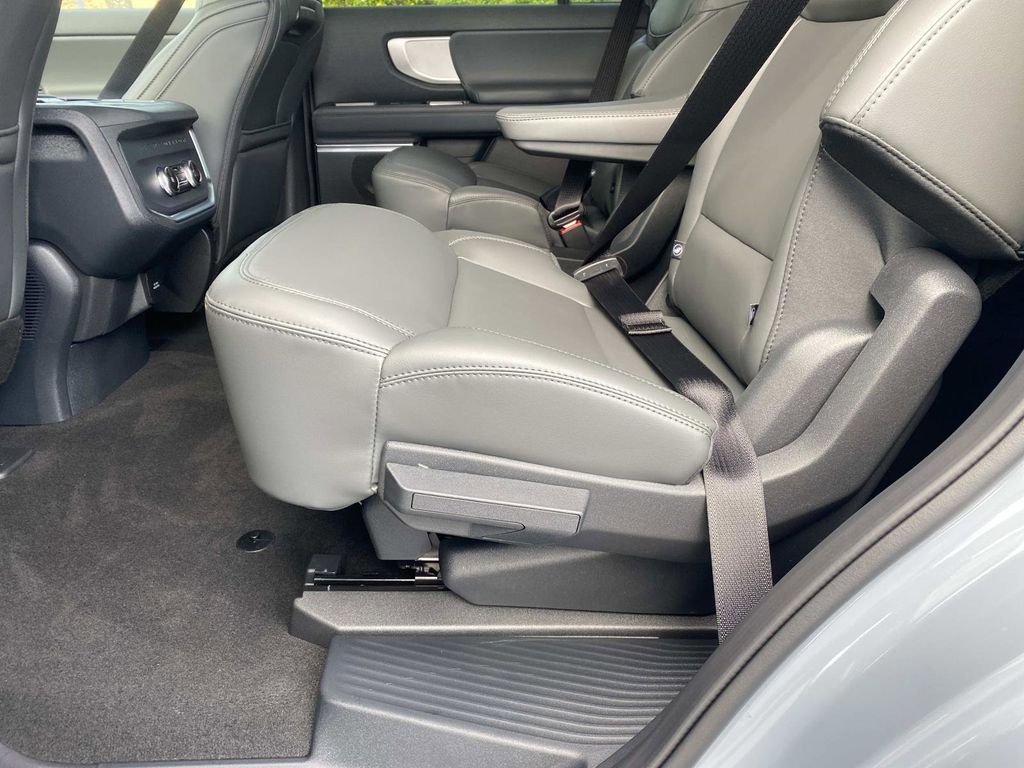 New 2026 Glacier Gray Metallic Tri-Coat Ford Active image 9