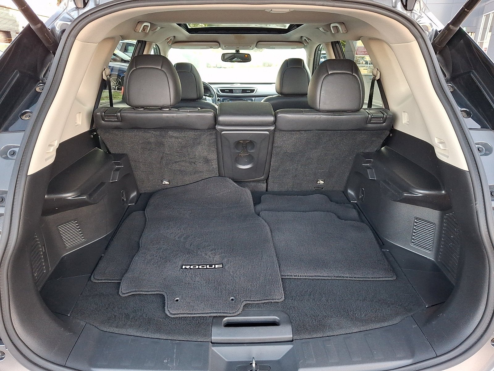 Used 2014 Gun Metallic Nissan SL image 28
