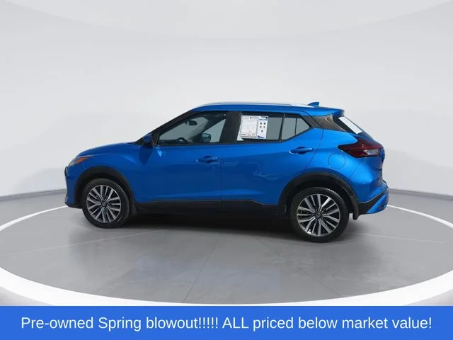 Used 2021 Blue Nissan SV image 5