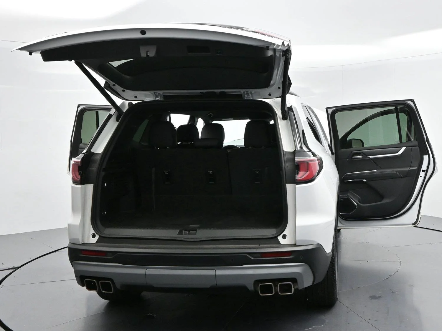 Used 2024 Summit White GMC FWD Elevation image 47