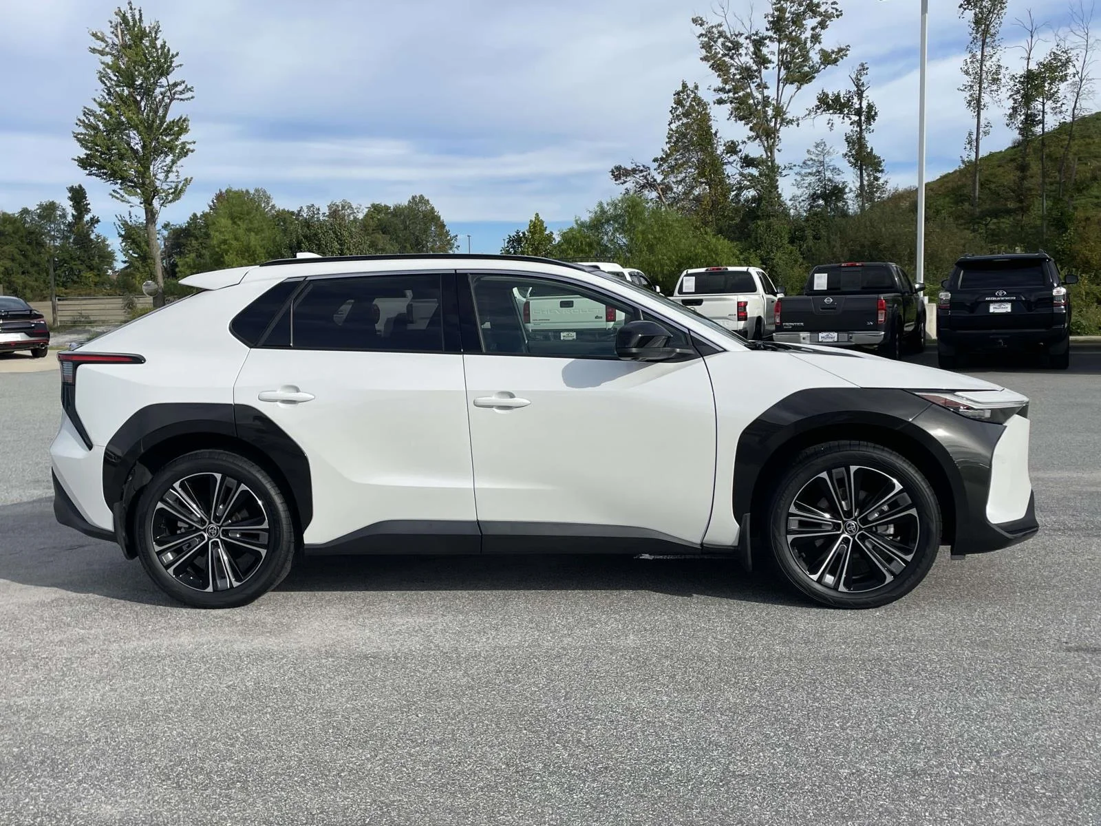Used 2023 Wind Chill Pearl Toyota Limited image 28