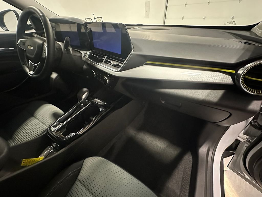 Used 2025 White Chevrolet LT image 27