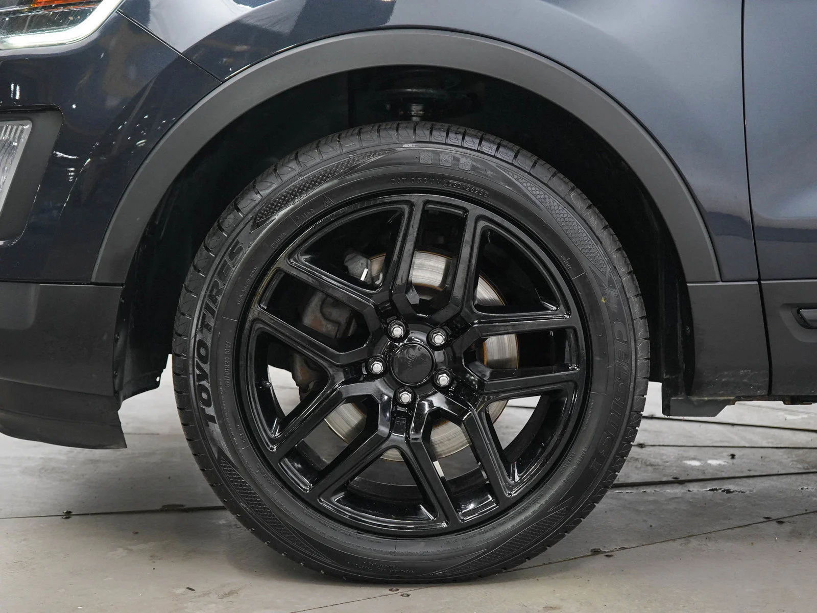 Used 2017 Quartz Metallic Ford Sport image 30