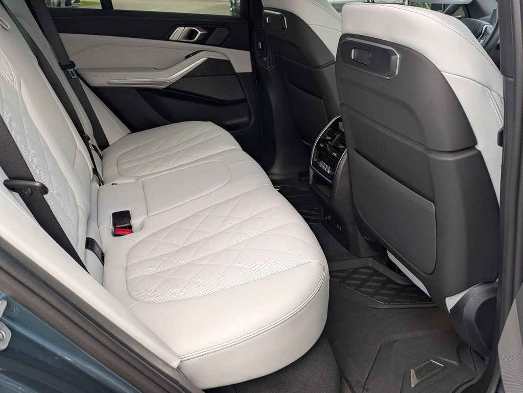 Used 2025 Blue BMW sDrive40i image 23