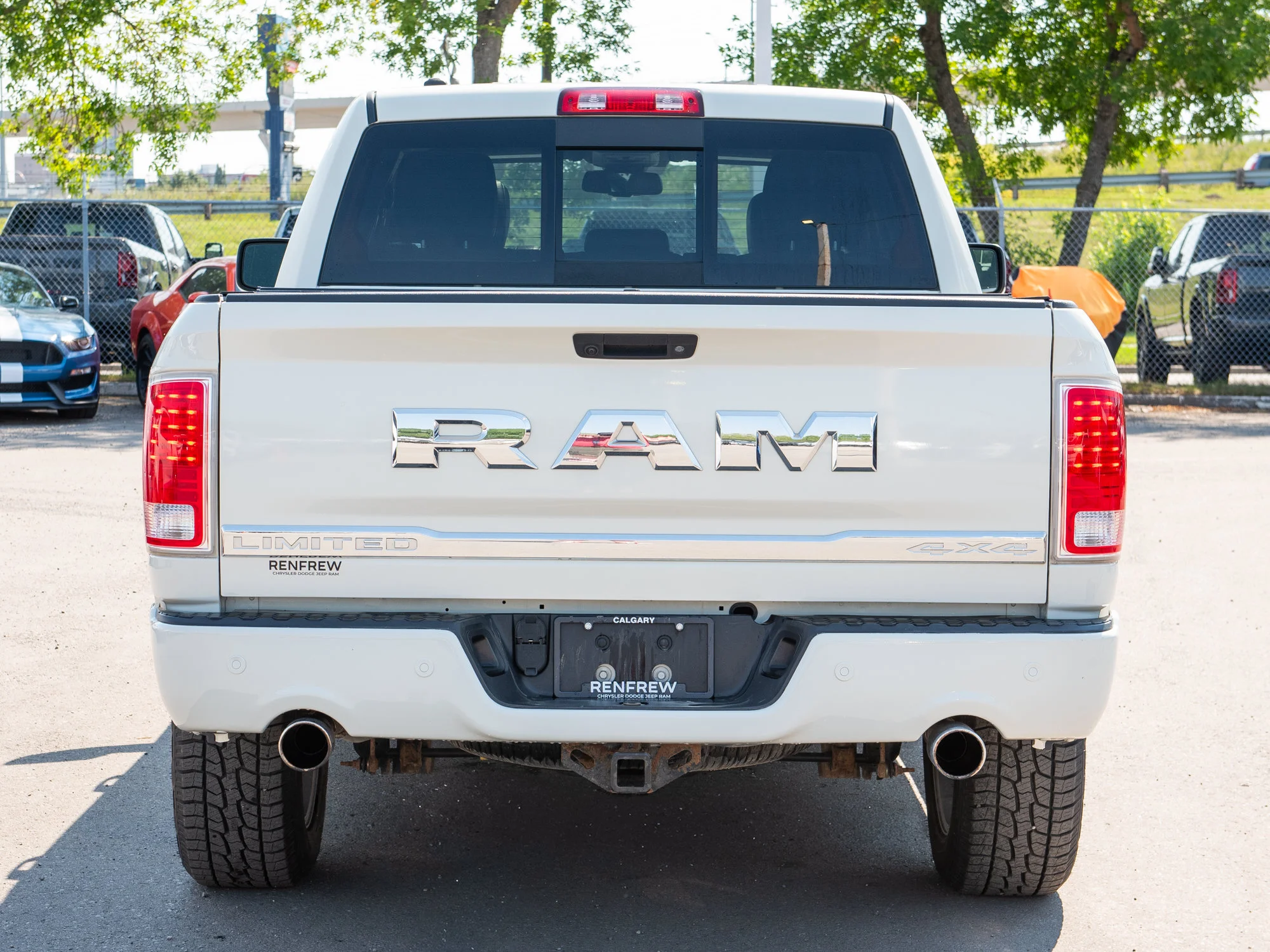 Used 2016 White RAM Limited* | Crew Cab | 5.7L HEMI V8 | Heated/Ventilated Seats | Sunroof | Tonneau Cover | image 15