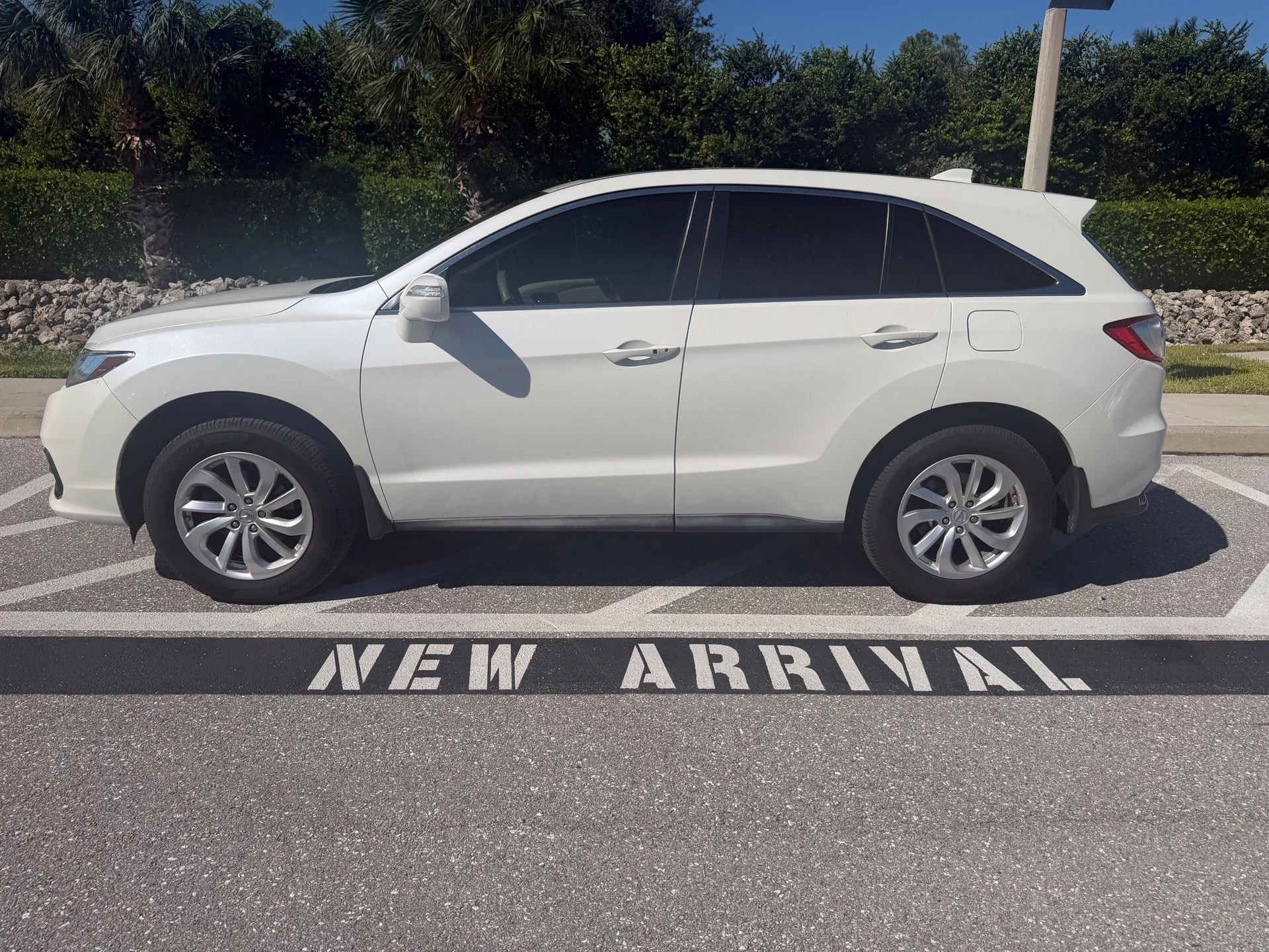 Used 2017 White Diamond Pearl Acura Base image 2