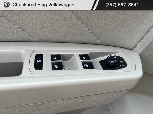 Used 2023 Pure White Volkswagen 3.6L V6 SE w/Technology image 15