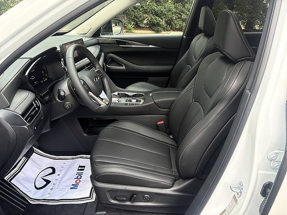 New 2027 Radiant White INFINITI LUXE image 11