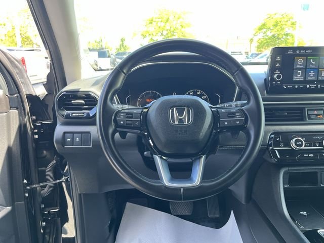 Used 2023 Black Honda EX-L image 19
