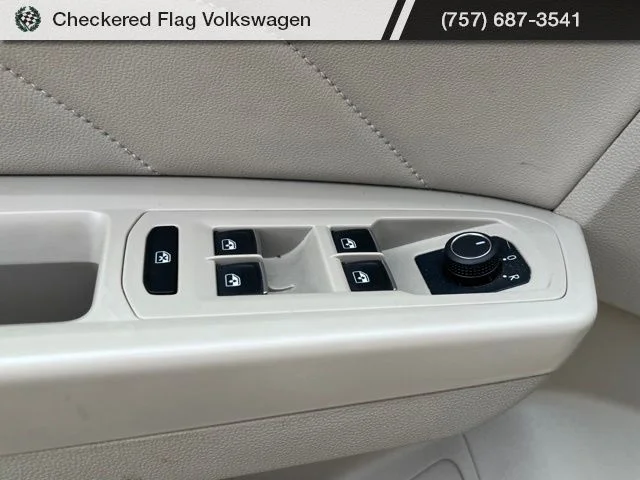 Used 2023 Pure White Volkswagen 3.6L V6 SE w/Technology image 15
