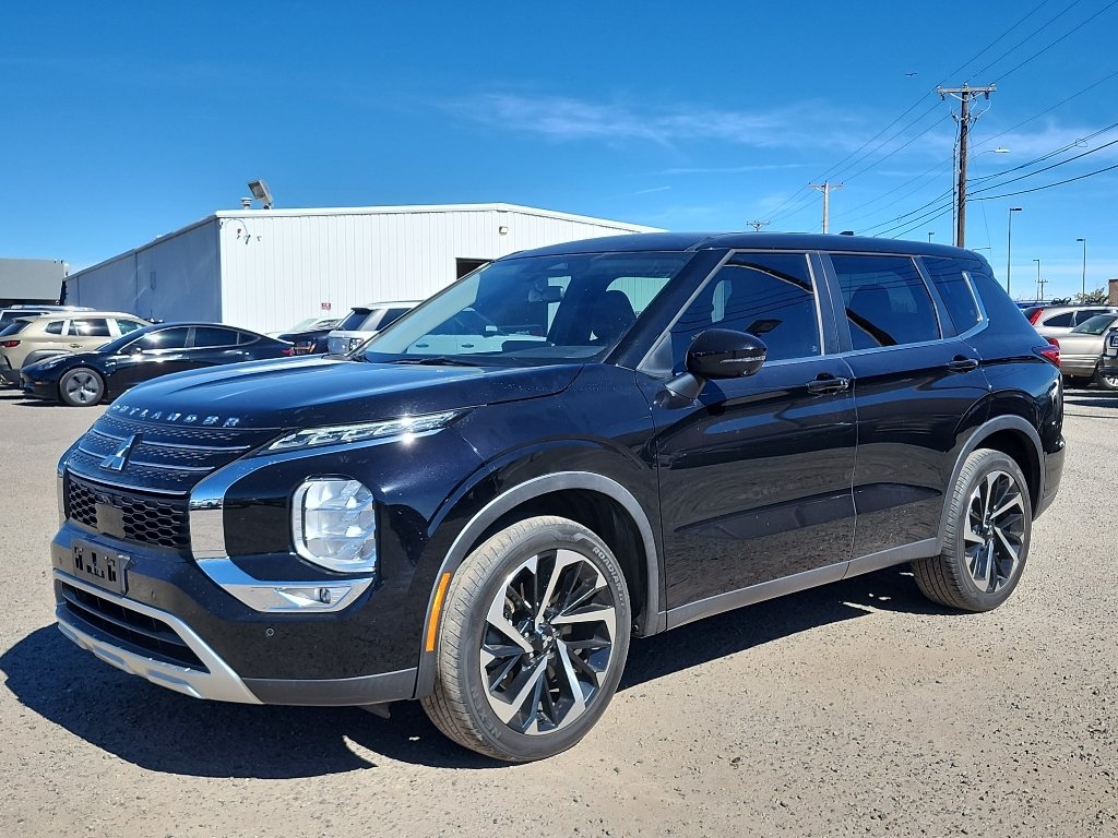 2022 Mitsubishi Outlander SE 2WD's photo