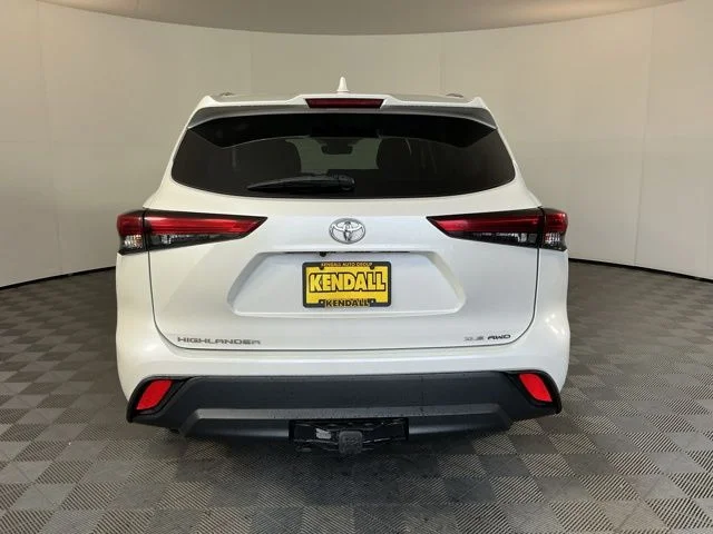 Used 2020 White Toyota XLE image 6