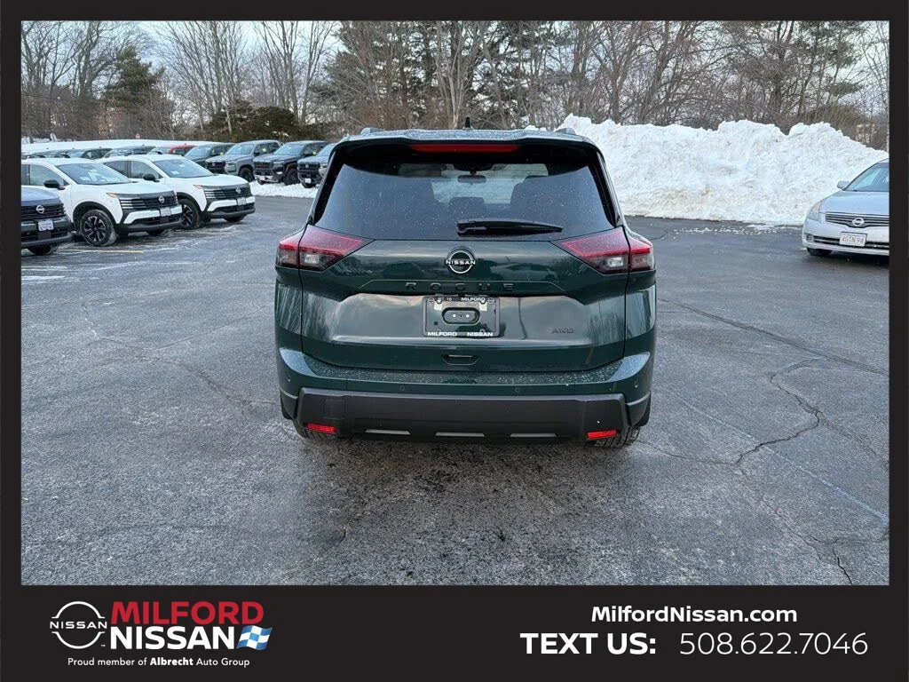 Used 2026 Green Nissan Dark Armor image 5