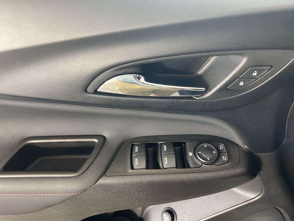Used 2022 Summit White Chevrolet RS image 7
