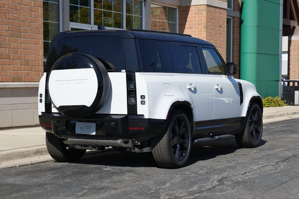 New 2026 Fuji White Land Rover X-Dynamic SE image 6