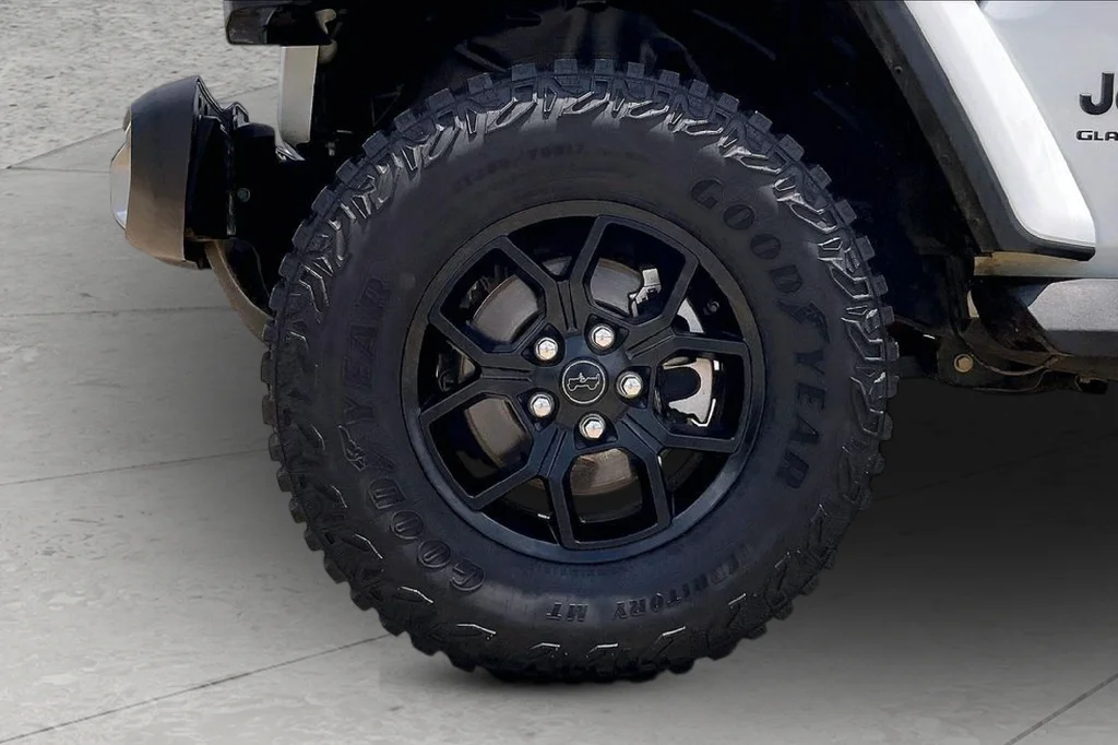 Used 2023 White Jeep Texas Trail image 33