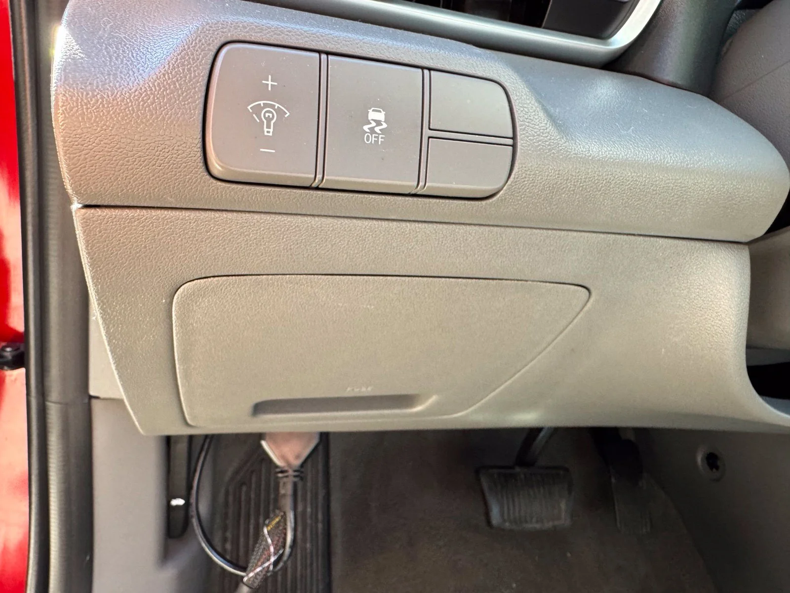 Used 2025 Red Hyundai SEL Convenience image 16