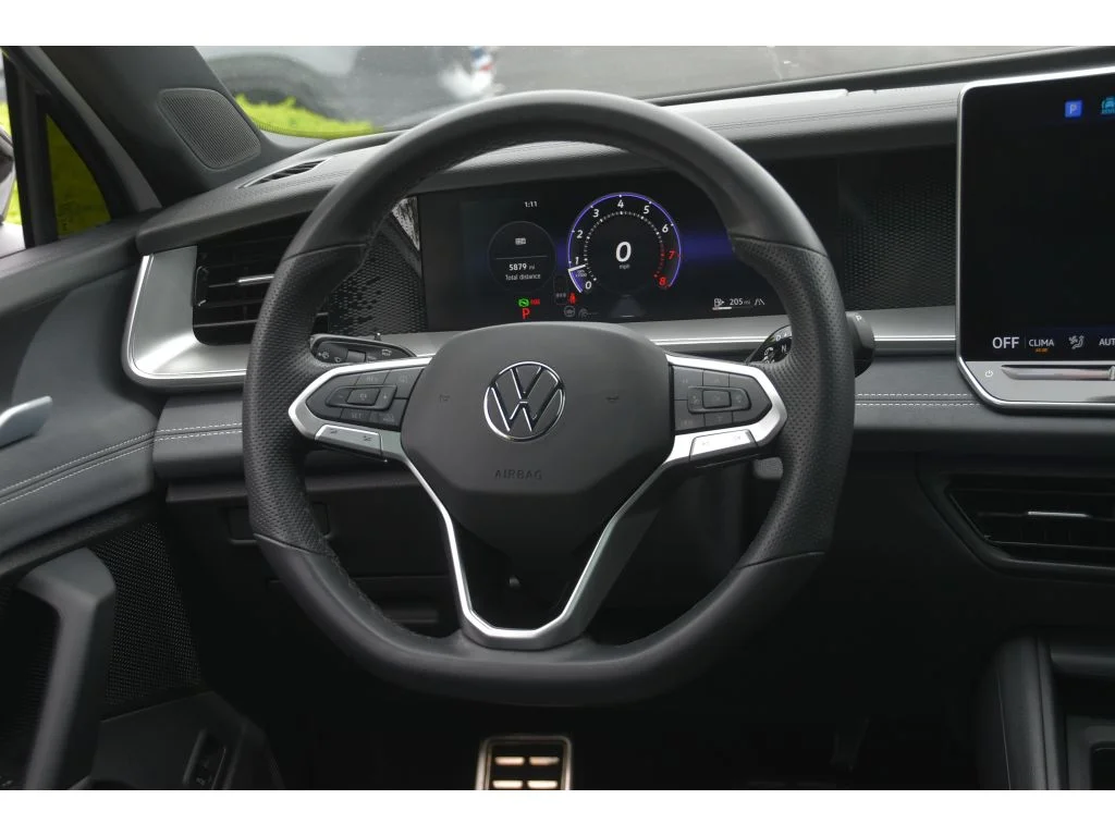 Used 2025 Opal White Pearl Volkswagen SE R-Line Black image 17