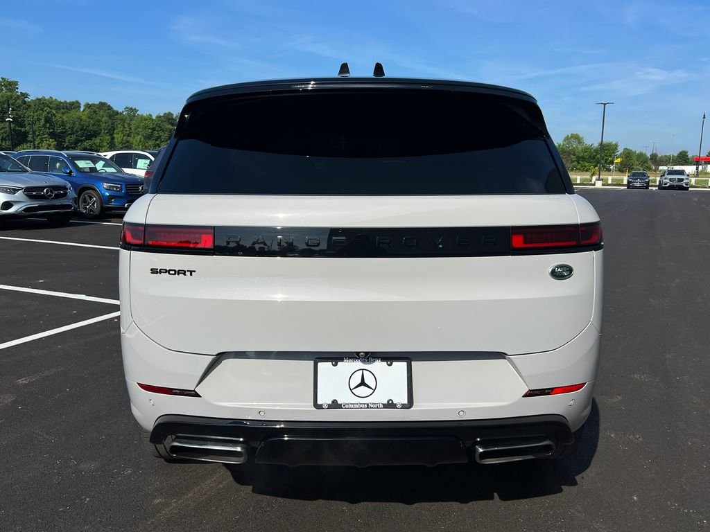 Used 2023  Land Rover SE Dynamic image 6