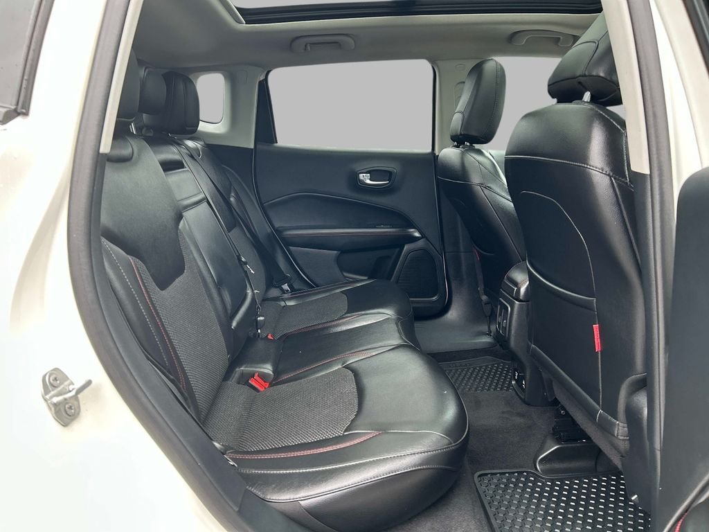 Used 2018 White Jeep Trailhawk image 17