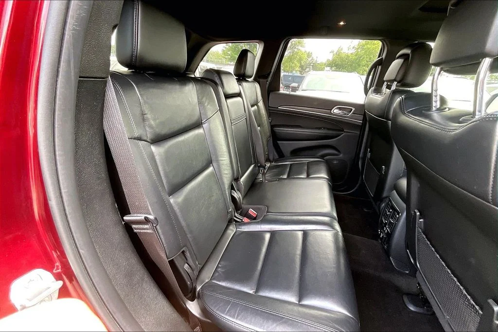 Used 2019 Red Jeep Limited image 25