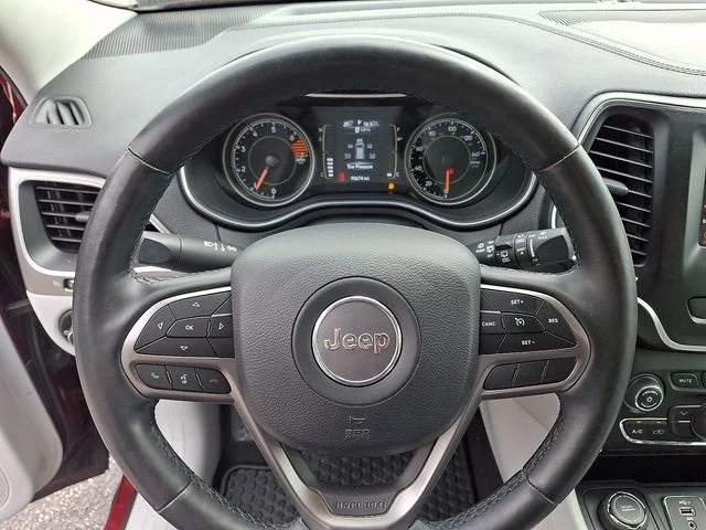 Used 2020 Red Jeep Latitude Plus image 18