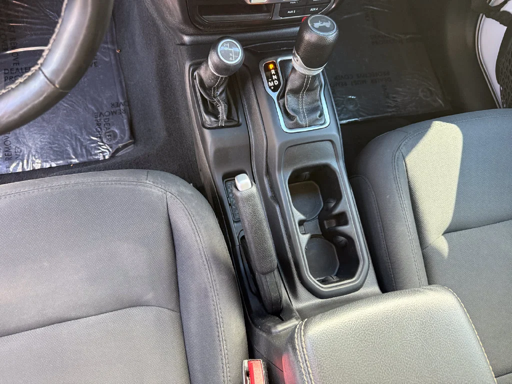Used 2022  Jeep Unlimited Sahara image 25