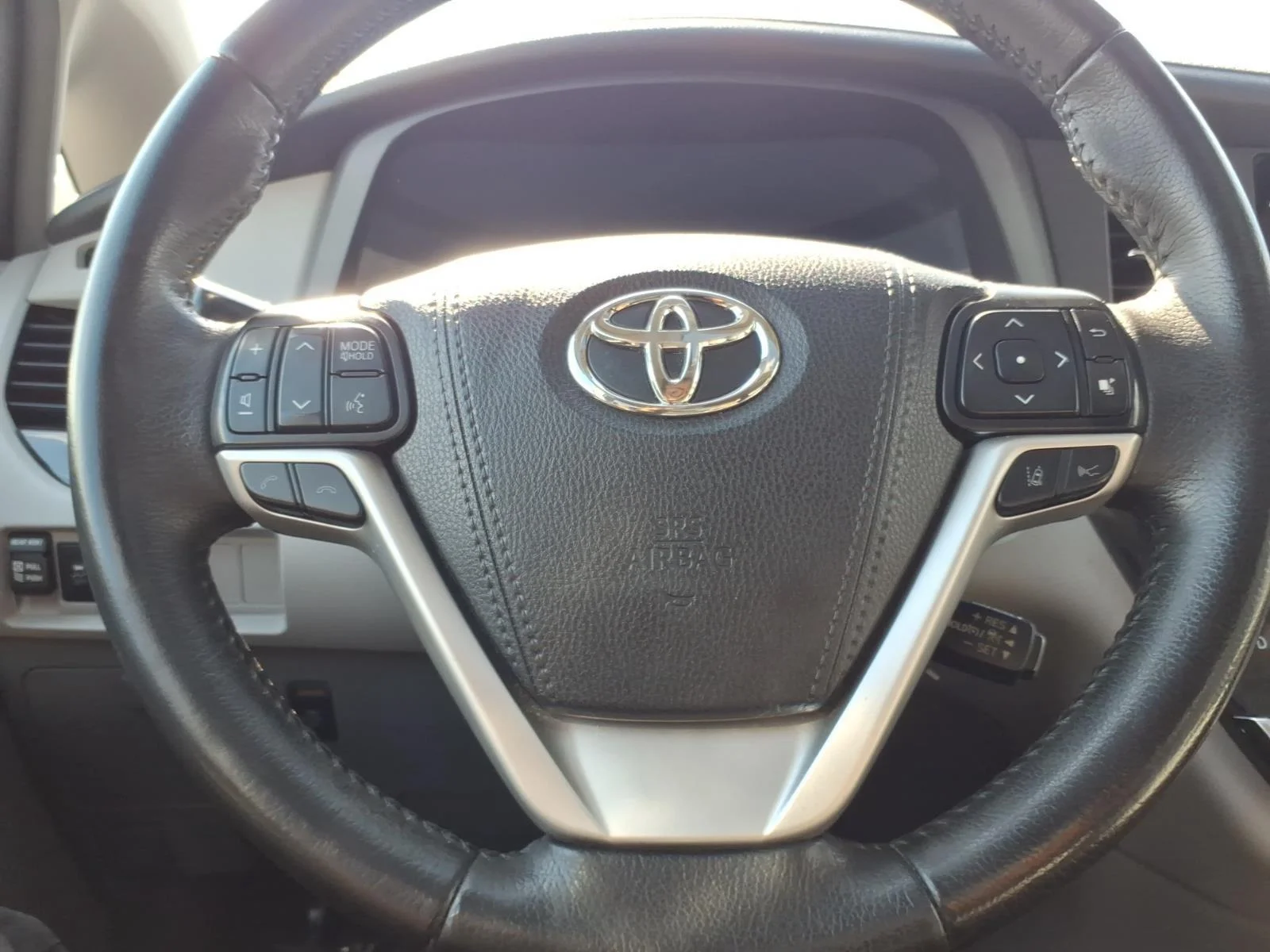 Used 2019 Midnight Black Metallic Toyota XLE image 27