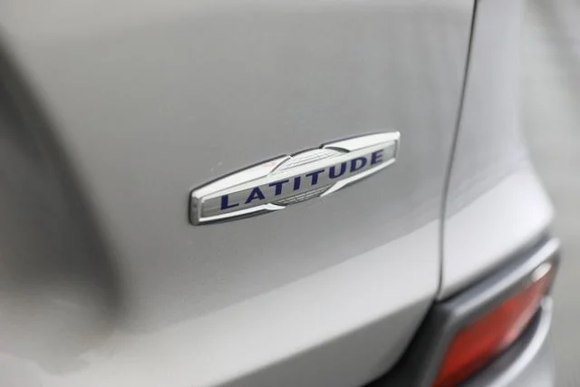 Used 2020 Silver Jeep Latitude image 18