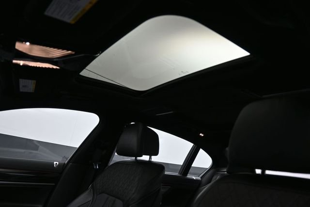 Used 2022 White BMW 740i image 10