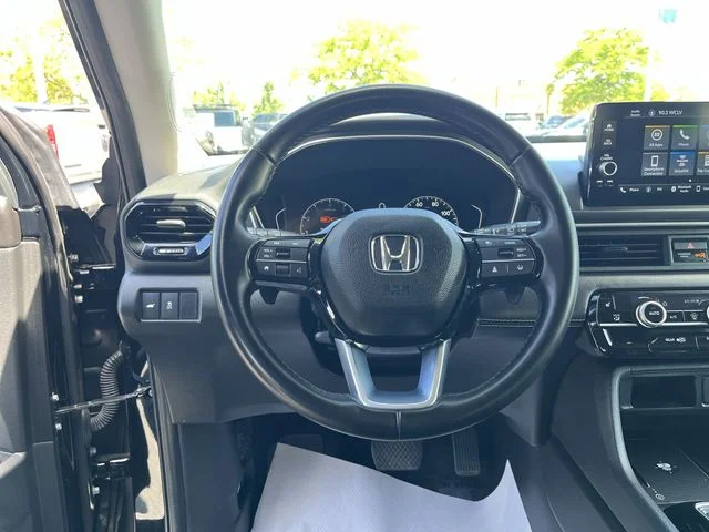 Used 2023 Black Honda EX-L image 19