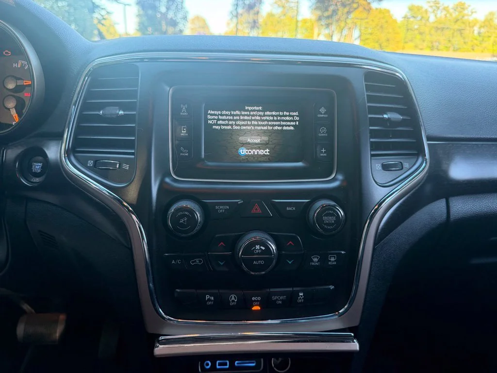 Used 2017 Billet Silver Metallic Jeep Laredo image 18