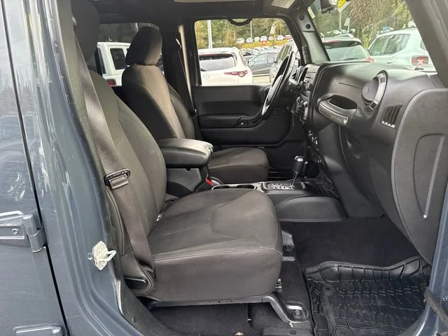 Used 2018 Rhino Clearcoat Jeep Sport S image 10