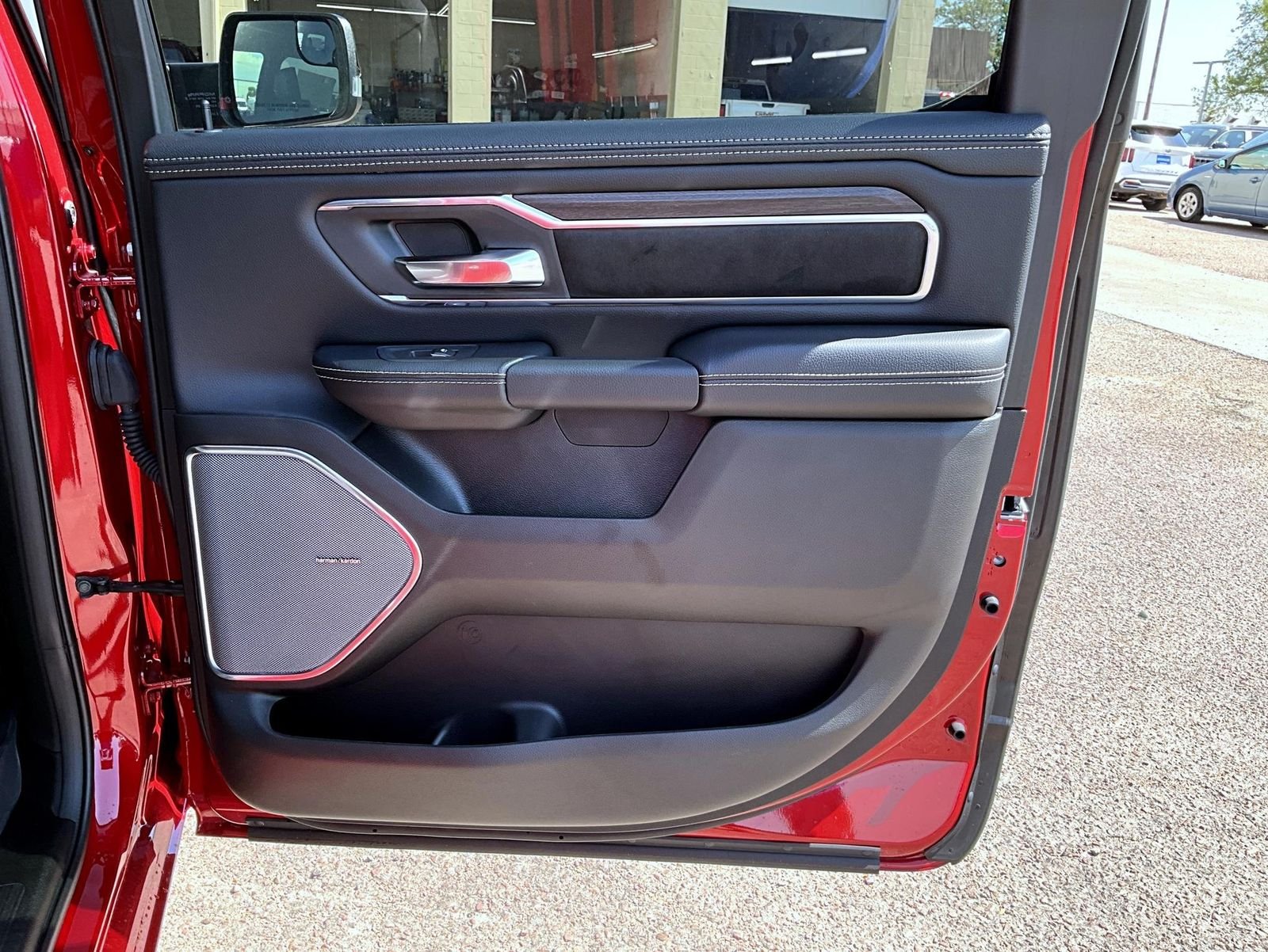 New 2026 Molten Red Pearl-Coat Exterior Paint RAM Laramie image 19