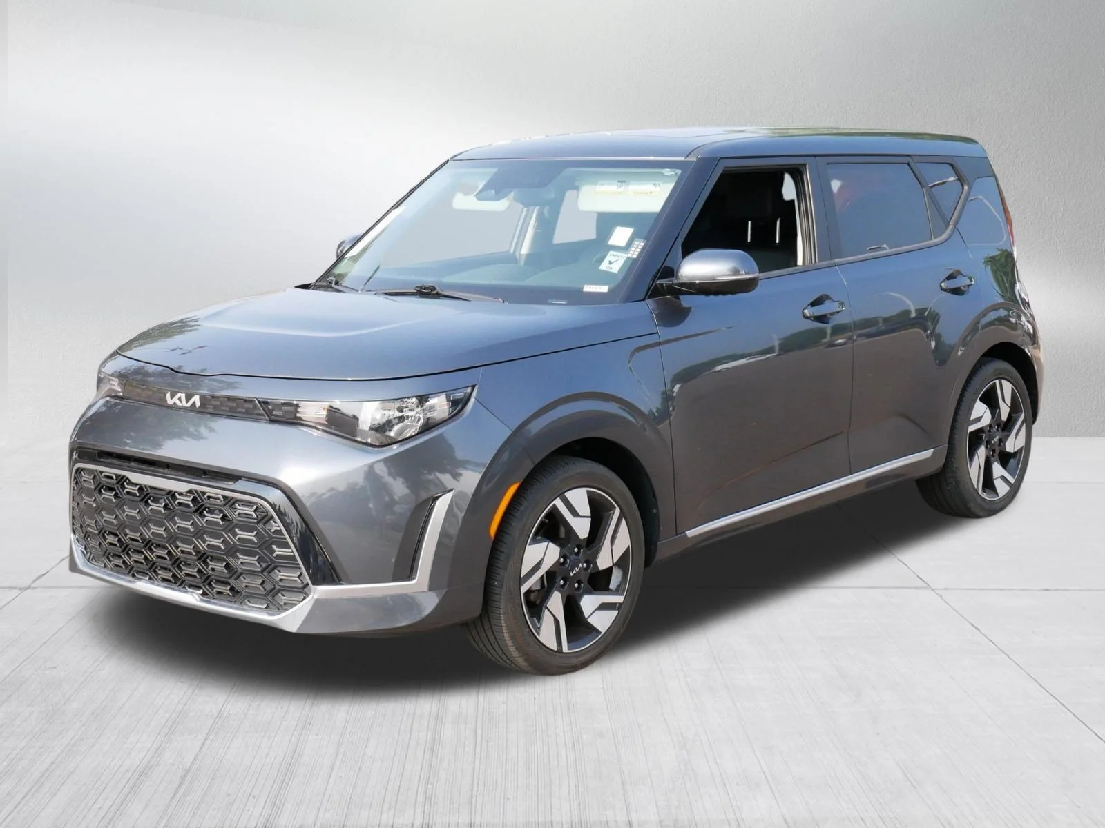 Used 2023 Gravity Gray Kia GT-Line image 3