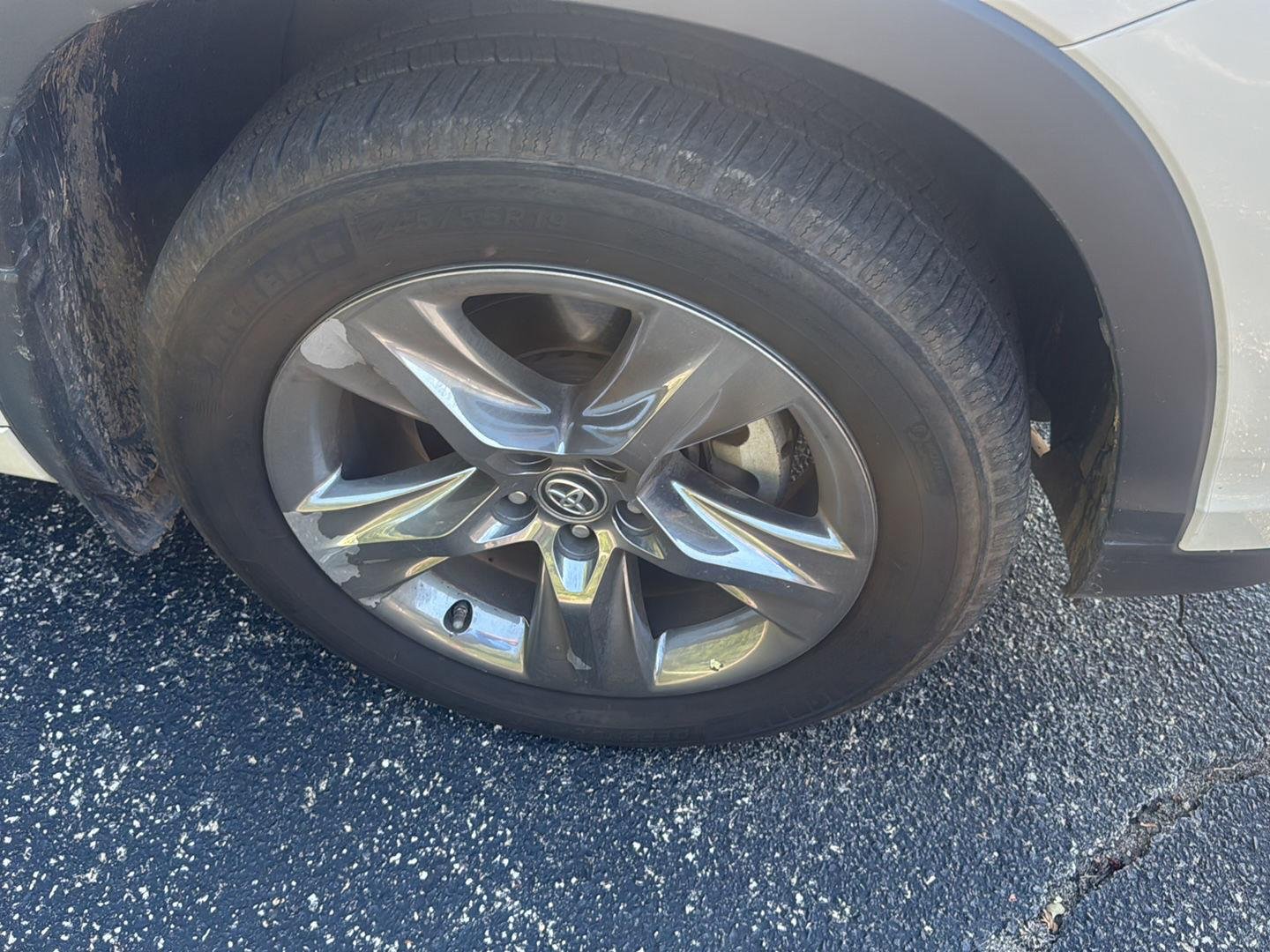 Used 2019 Blizzard Pearl Toyota Limited Platinum image 6