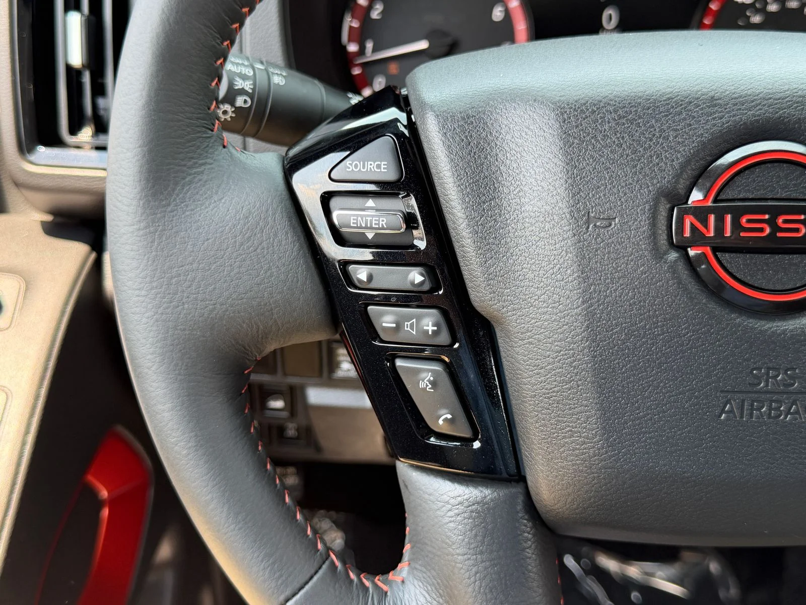 Used 2025 Black Nissan PRO-4X image 18