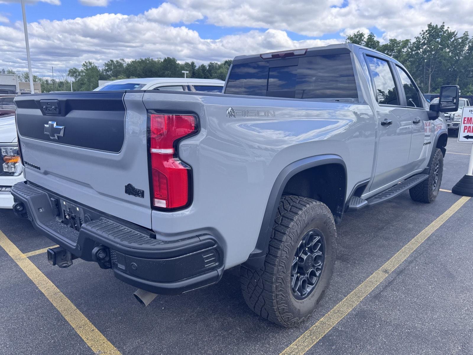 Used 2025 Slate Gray Metallic Chevrolet ZR2 image 4