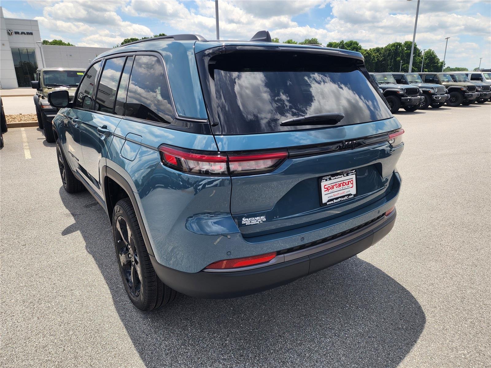 New 2026 Steel Blue Exterior Paint Jeep Limited image 4