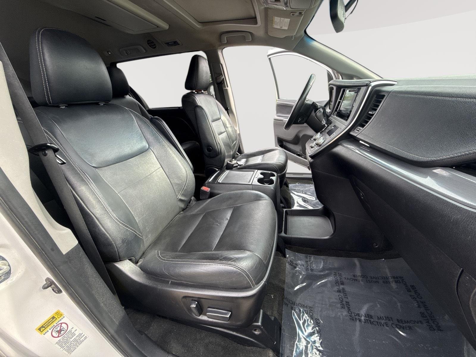 Used 2015 Super White Toyota SE Premium image 30