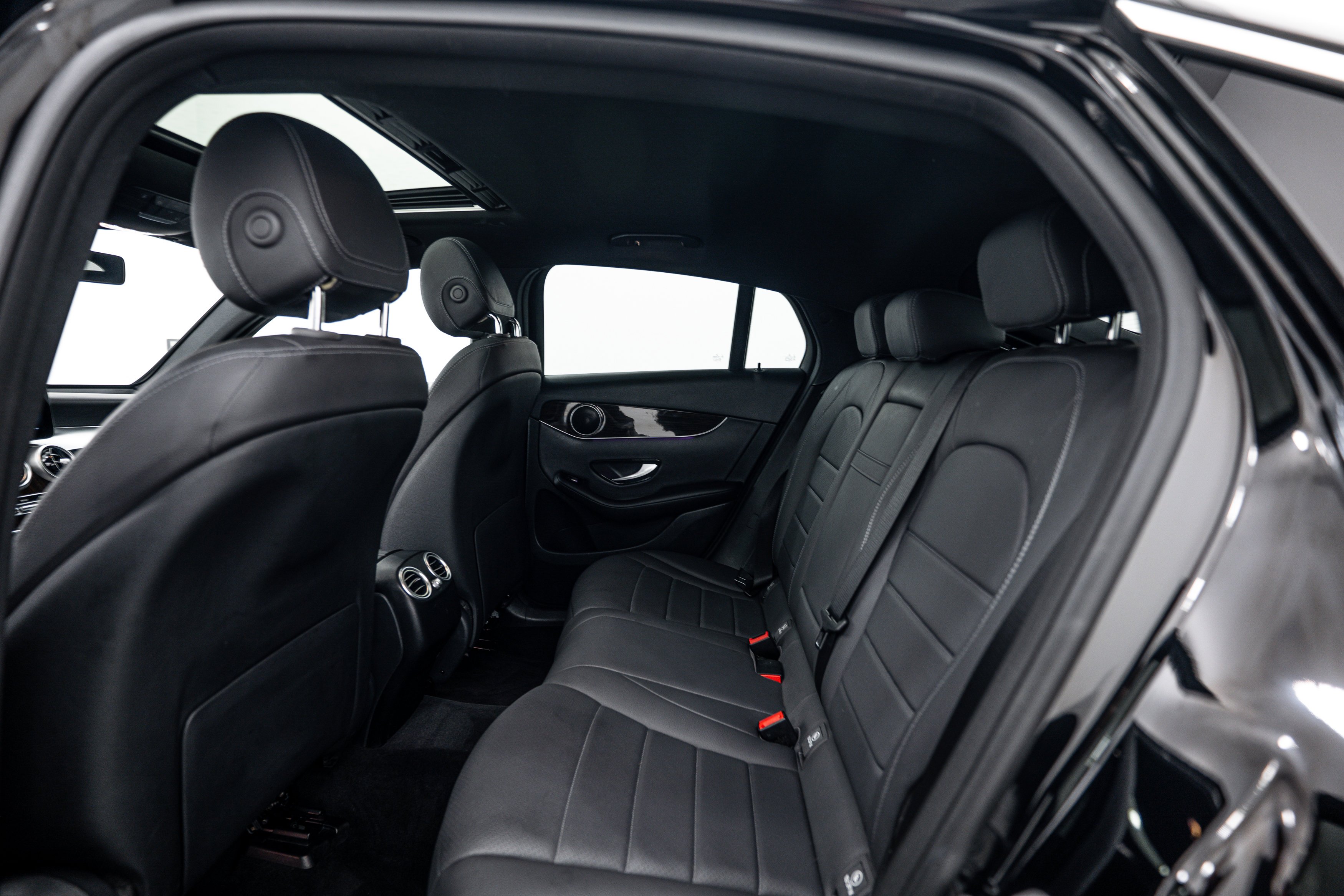 Used 2020 Black Mercedes-Benz GLC 300 image 17