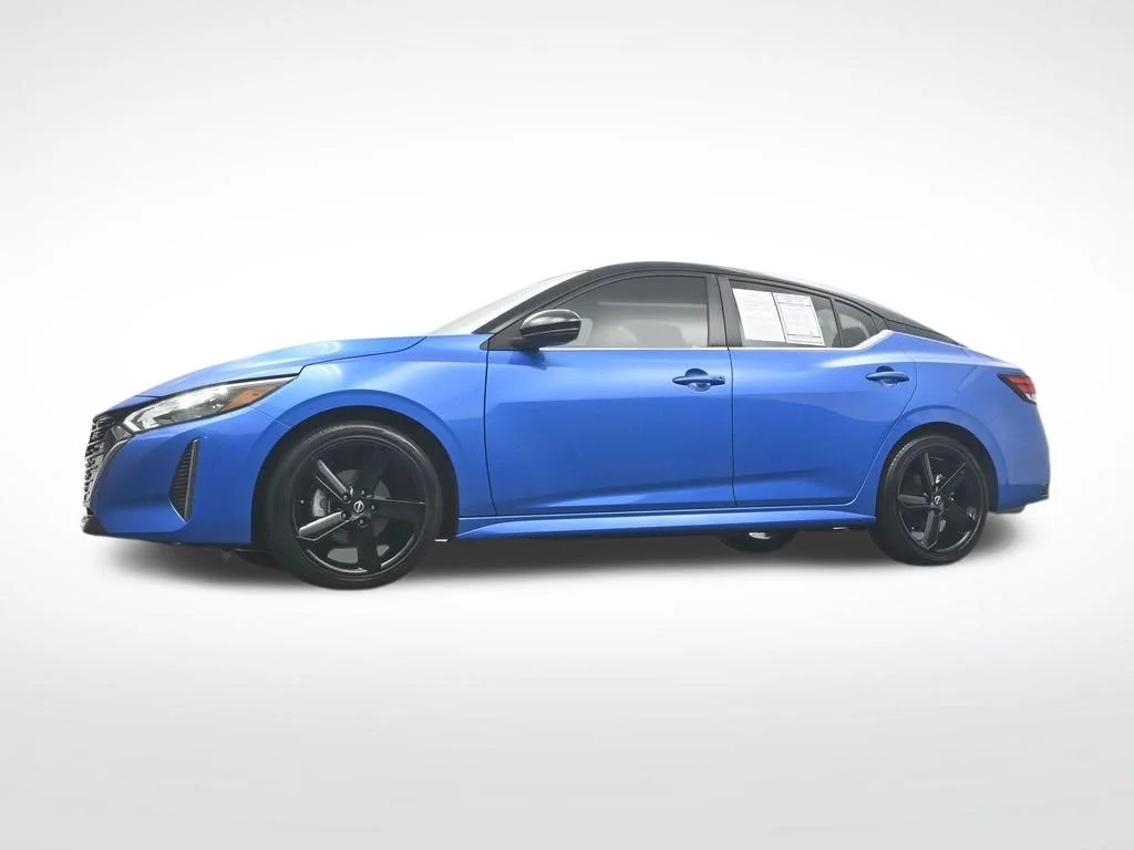Used 2024 2t Blu Blk Roof Nissan SR image 39
