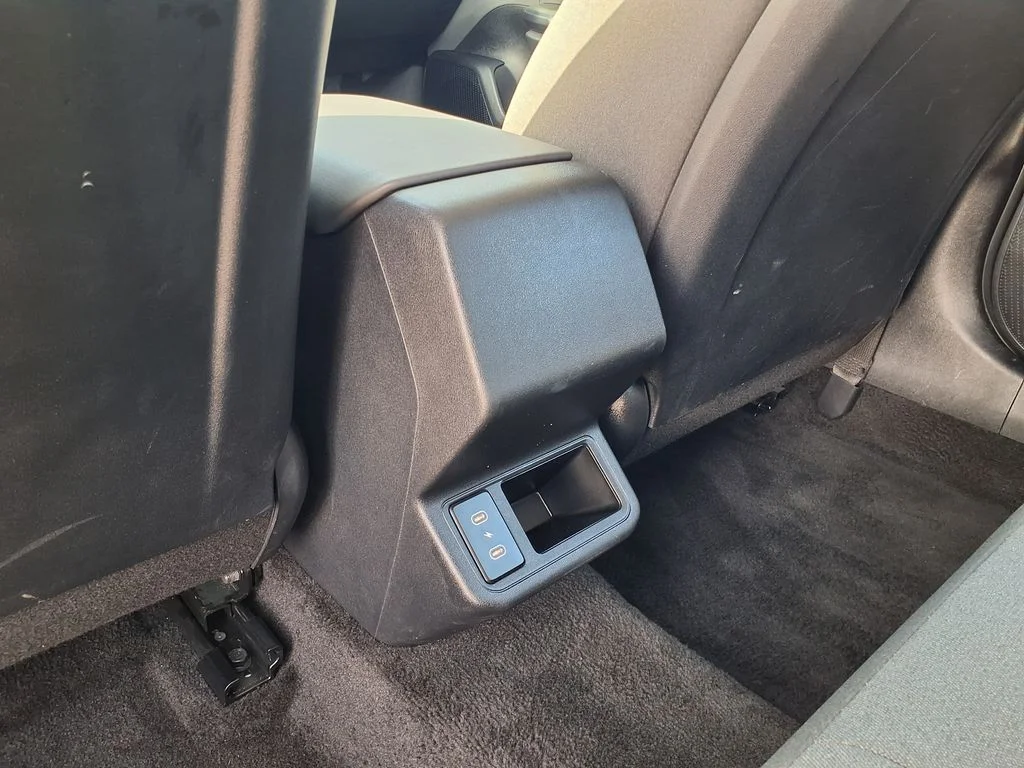 Used 2025 White Kia LXS image 27