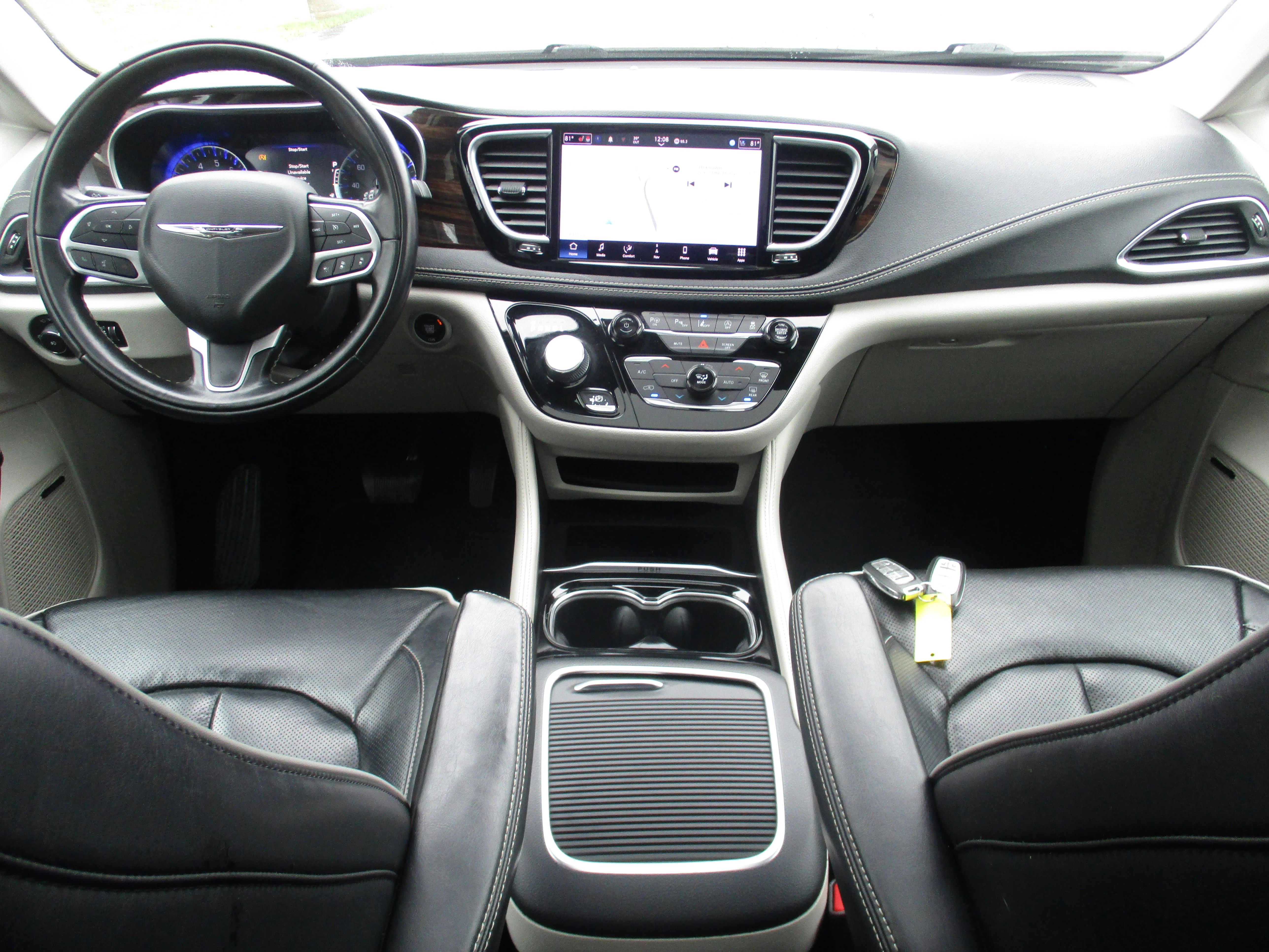 Used 2022 Brilliant Black Crystal Pearlcoat Chrysler Limited image 33