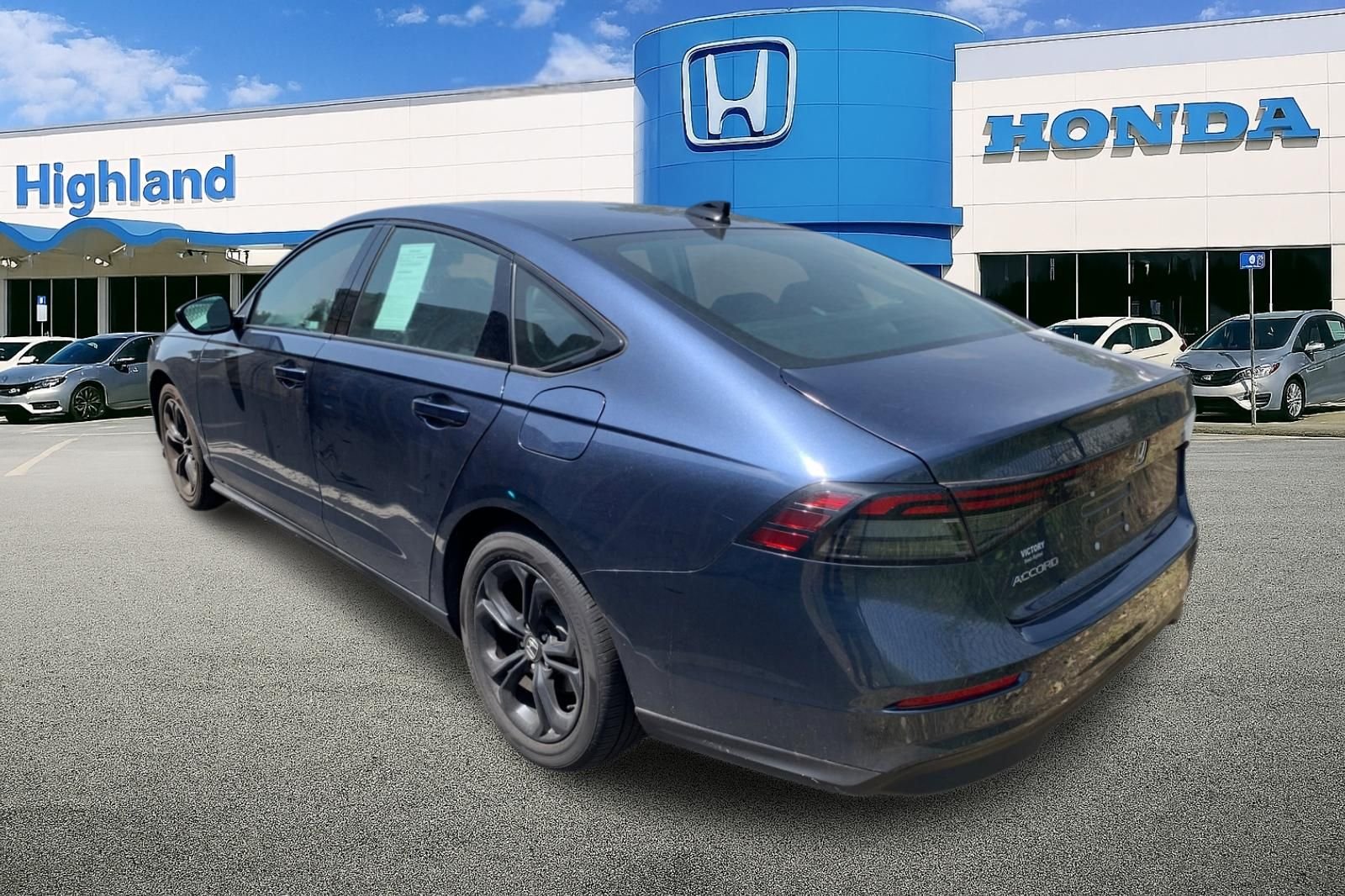 Certified Used 2025 Blue Honda SE image 2