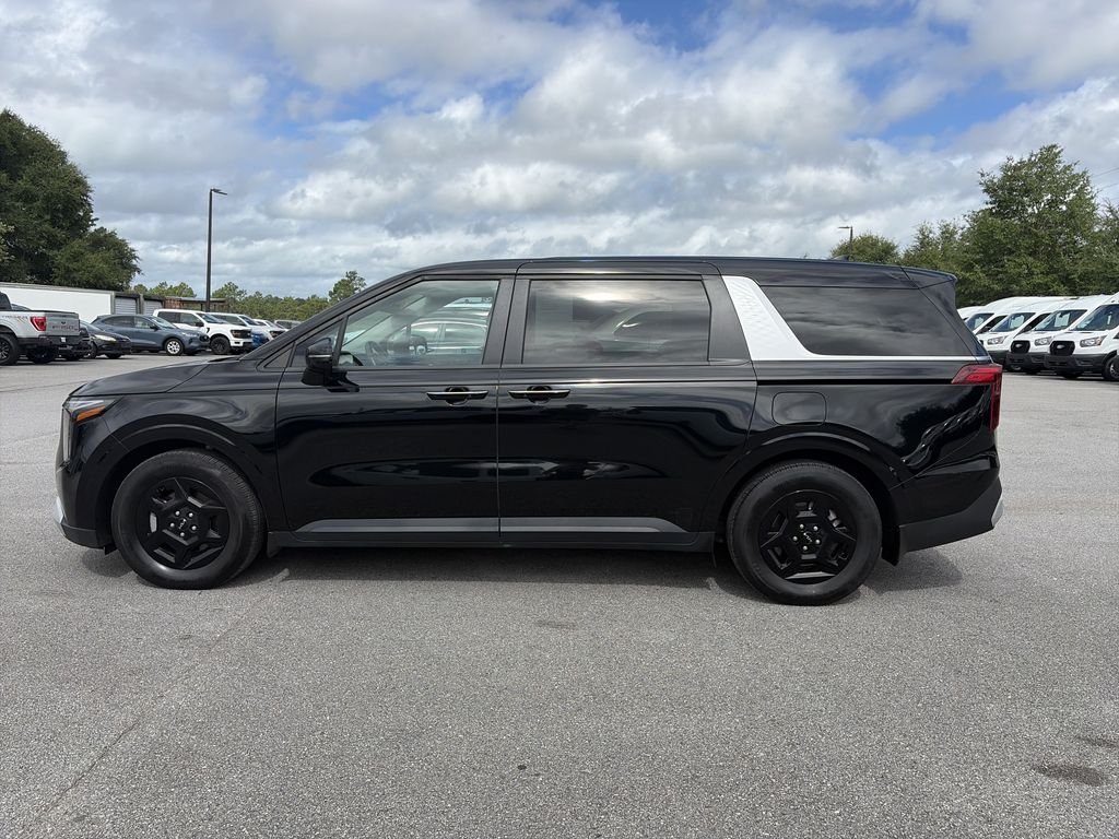 Used 2025 Aurora Black Pearl Kia LXS image 4