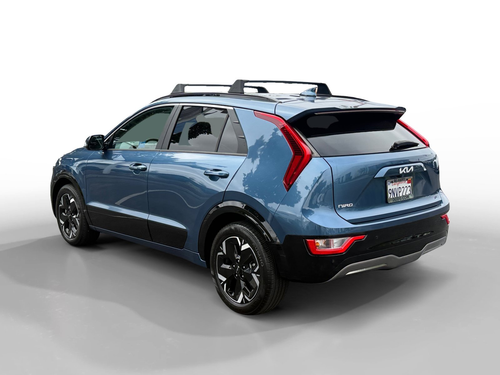 Used 2024 Mineral Blue Kia Wind image 3